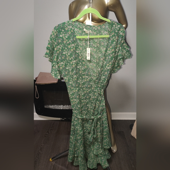 NWT $128 Max Studio Ruffle Wrap Floral Dress - Picture 6 of 12